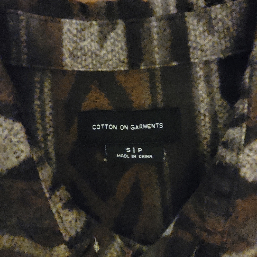 Patterned button up shirt - Picture 3 of 10